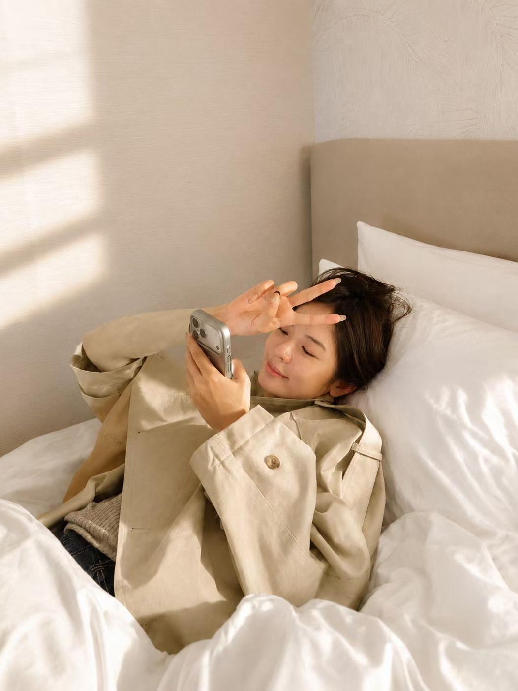 大翻領琥珀扣風衣外套